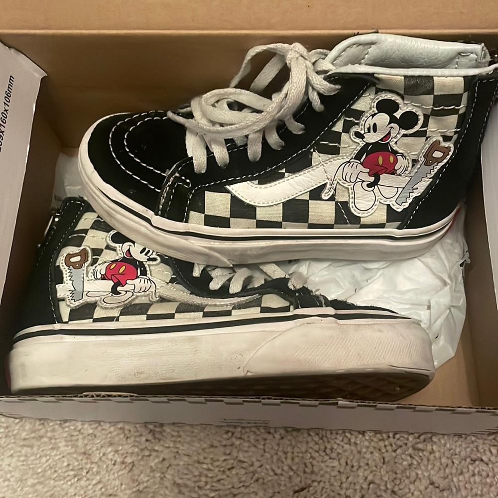 Disney x Mickey Hightop vans